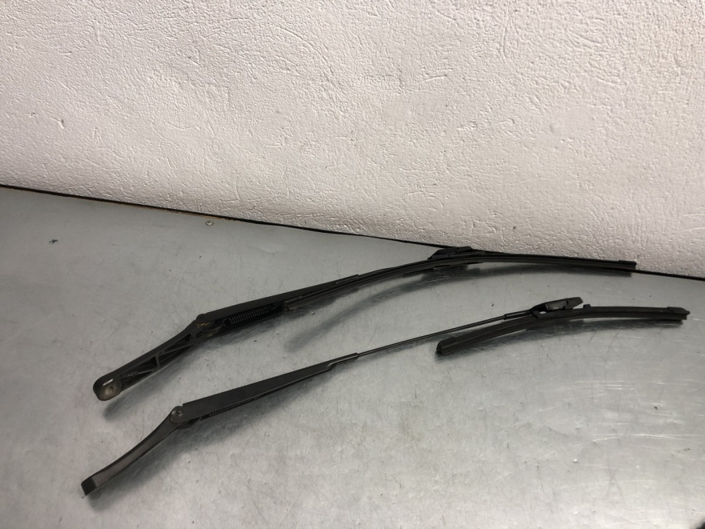 Brate stergator fata Volkswagen Polo 6R sedan 2010 (6R1955410A)