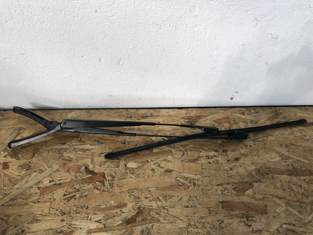 Brate stergator fata VW passat B7 4motion combi 2012 (codmintern: 11450)