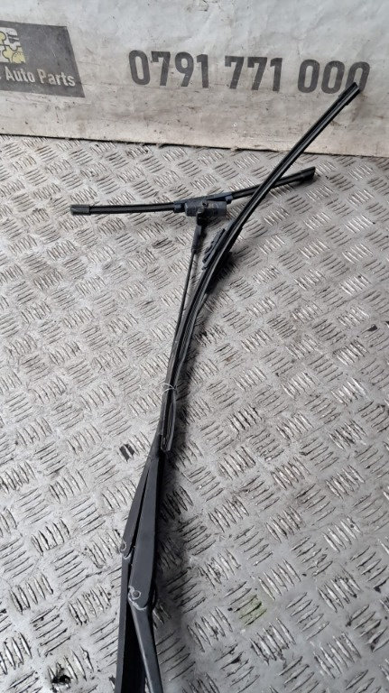 Brate stergator Ford Focus 2 cod 4M5117526AD / 4M5117526AD