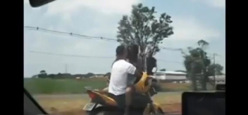 Brazilienii care se 'iubesc' in vazul tuturor la 80 km/h Brazilienii care se 'iubesc' in vazul tuturor la 80 km/h