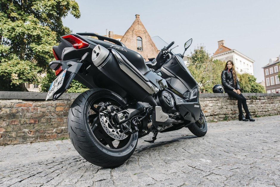 Bridgestone lanseaza doua noi anvelope pentru scutere performante Bridgestone lanseaza doua noi anvelope pentru scutere performante