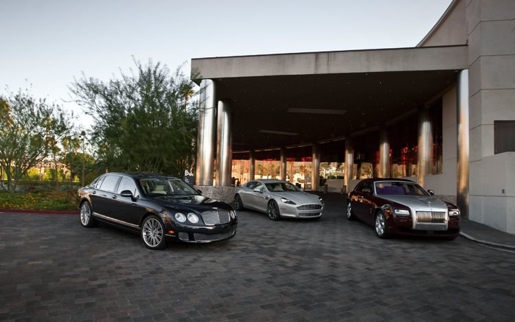 British War: Rolls Royce Ghost vs. Bentley CFS Speed vs. Aston Martin Rapide