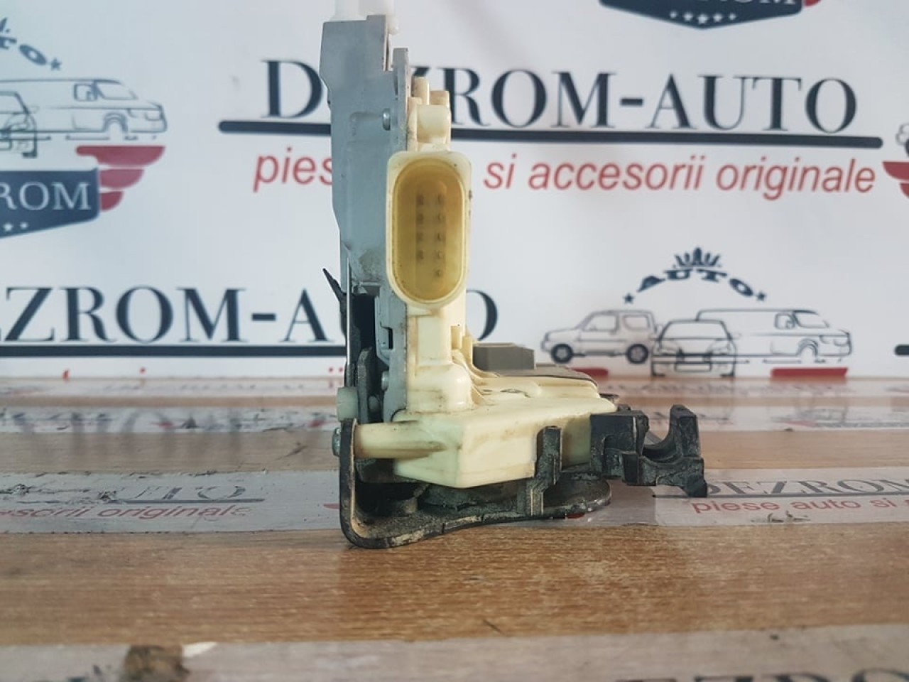 Broasca 3C1837015A usa stanga fata skoda superb II