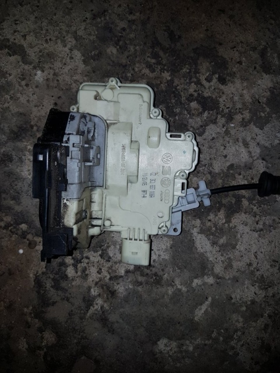 Broasca 3c1837016a usa dreapta fata vw passat b6