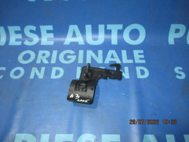 Broasca capota Audi A3 2005; 8P0823480 (maner fisurat)