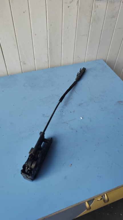Broasca capota Audi A4 B8 2.0 TDI cod motor CAGA combi an 2011 cod 8K1823746