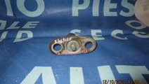 Broasca capota BMW E46 1999; 8229807 (siguranta)