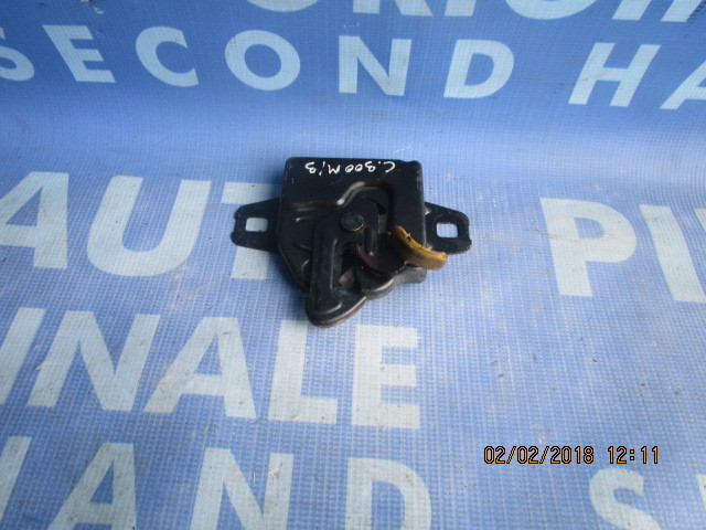 Broasca capota Chrysler 300M