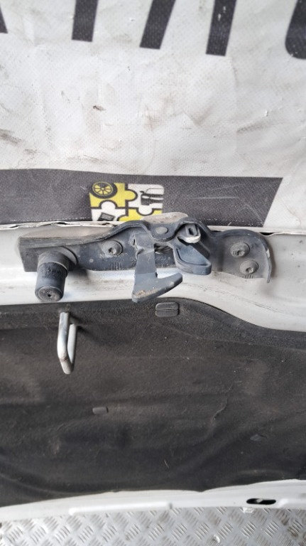 Broasca capota fata Skoda Superb 1.9 TDI an fabricatie 2008 cod 3U0823480J
