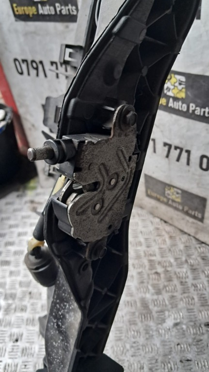 Broasca capota Ford Focus 2 an 2009 cod 3M51-16700-AC