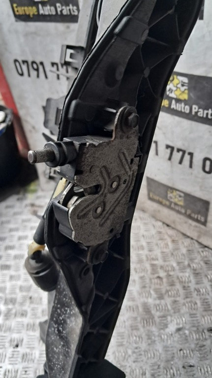 Broasca capota Ford Focus 2 an 2009 cod 3M51-16700-AC