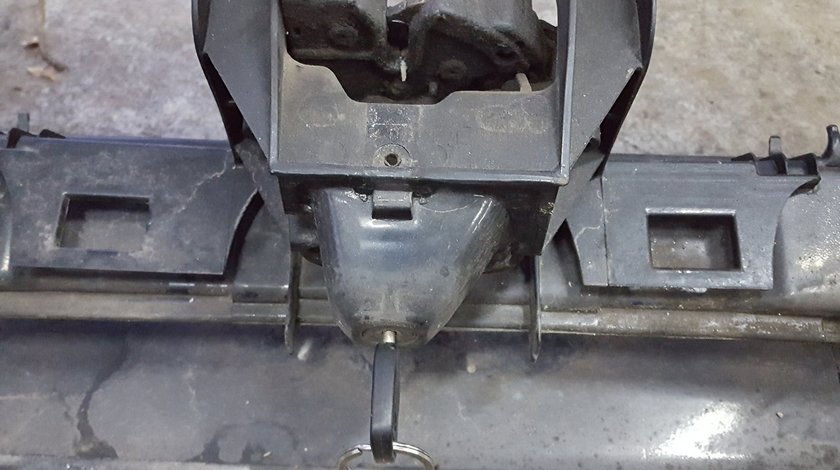 Broasca Capota FORD FOCUS MK1