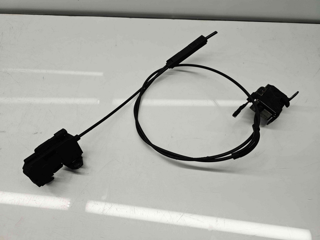 Broasca capota Mercedes Clasa C (W205) [Fabr 2014-prezent] A2048800280