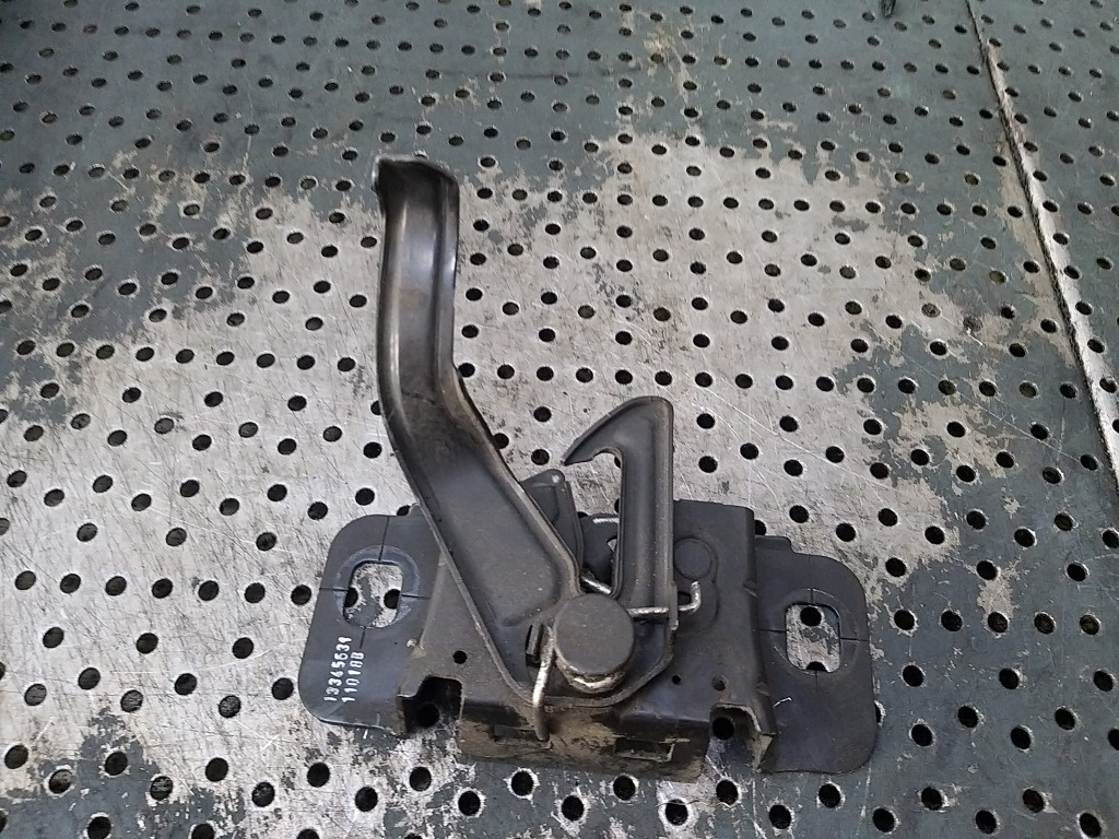 Broasca capota opel astra j 13345631