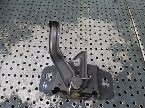 Broasca capota opel astra j 13345631