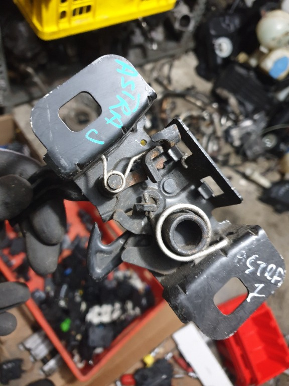 Broasca Capota Opel Astra J 2009-2015