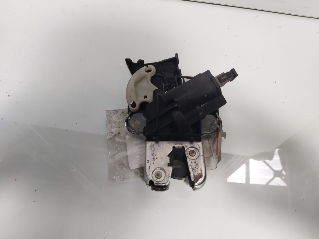 Broasca capota spate, cod 4F5827505D, VW Passat (362) (id:582621)