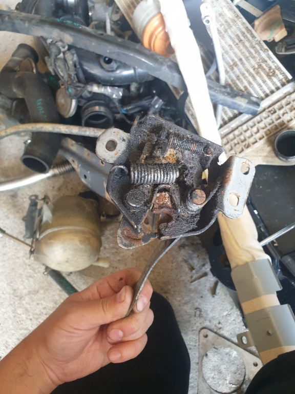 Broasca Capota Suzuki Grand Vitara 2006-2011