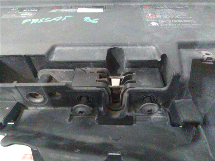 Broasca capota VOLKSWAGEN PASSAT B6