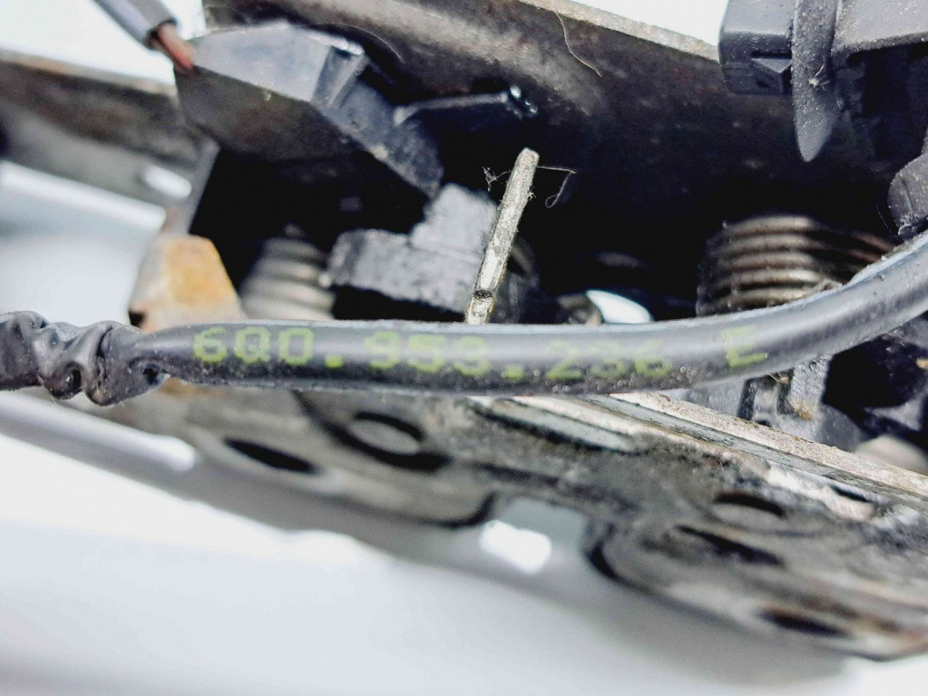 Broasca capota Volkswagen Polo (9N) [Fabr 2001-2008] 6Q0953236E