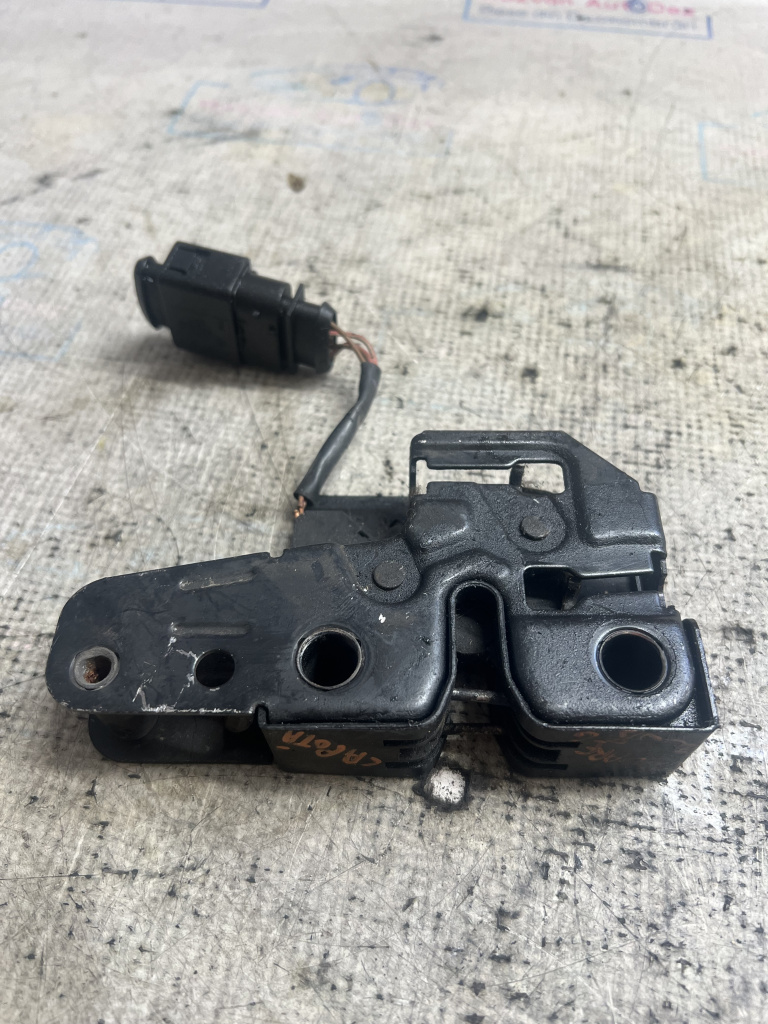 Broasca capota Volkswagen Touareg 2008