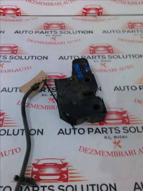 Broasca capota VOLKSWAGEN TOURAN 2.0 TDI an fabr. 2006
