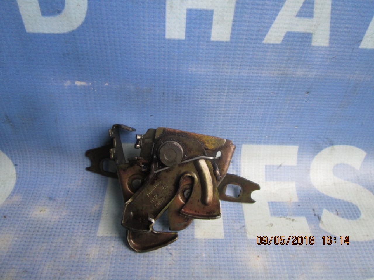 Broasca capota VW Caddy ; 1HM823509