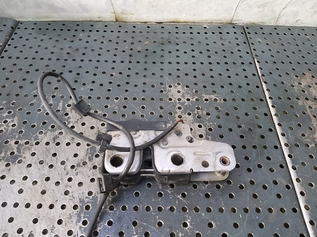 Broasca capota vw passat b6 3c 3c1823187