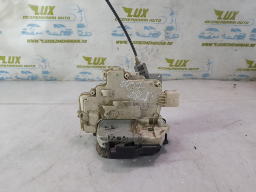 Broasca dreapta fata 8E1837016 Audi A4 B7 [2004 - 2008] 2.0 TDI BLB