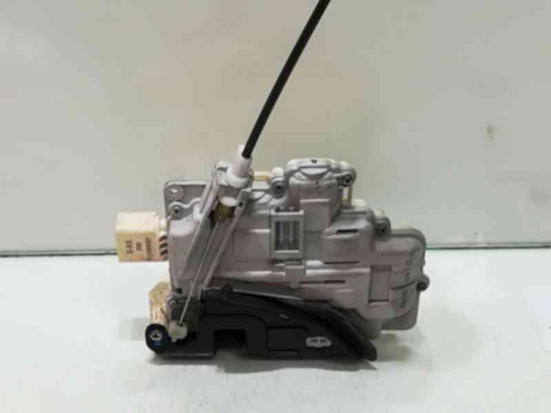 Broasca dreapta fata, 8E1837016AA, Audi A4 Avant (8ED, B7) (id:319975)