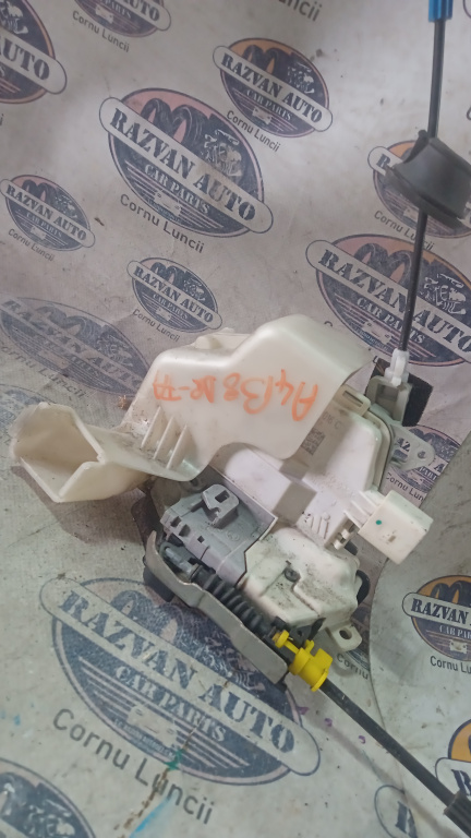 Broasca dreapta fata Audi A4 B8, 8J2837016C