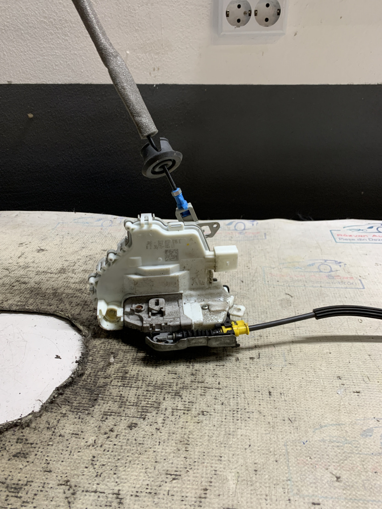 Broasca dreapta fata Audi Q3 - Motorina 2013, 8J2837016E