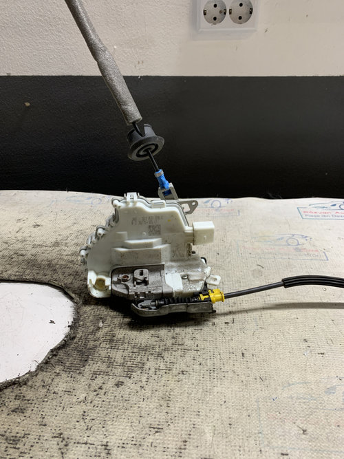 Broasca dreapta fata Audi Q3 - Motorina 2013, 8J2837016E