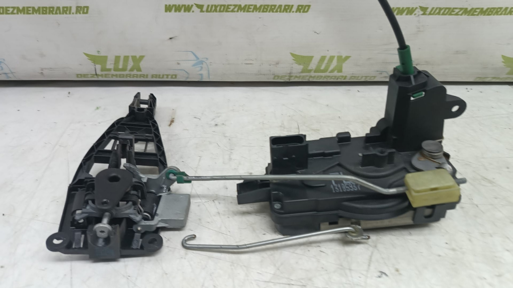 Broasca dreapta fata suport maner exterior 13105937 Opel Astra H [2004 - 2007]