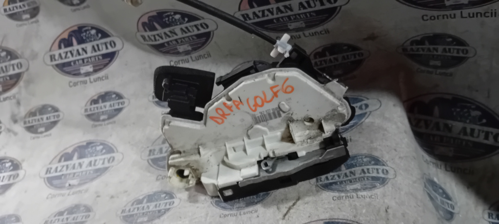 Broasca dreapta fata Volkswagen Golf 6 2010, 5K2837016B
