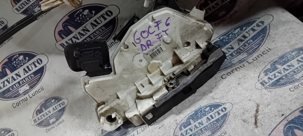 Broasca dreapta fata Volkswagen Golf 6 2011, 5K2837016
