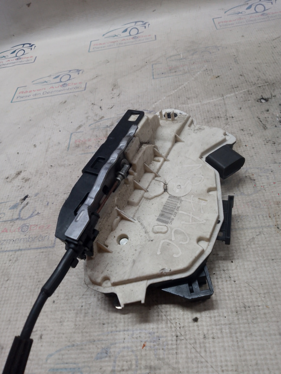 Broasca dreapta fata Volkswagen Passat CC 2012, 5N2837016C