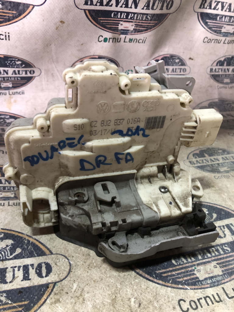 Broasca dreapta fata Volkswagen Touareg 2012, 8J2837016A