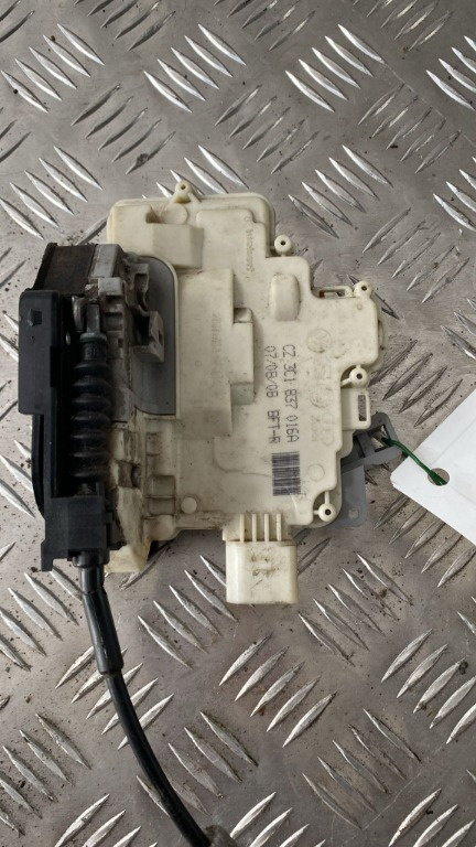 Broasca dreapta fata Vw Tiguan 4x4 2.0 DTI cod motor CBA an 2010 cod 3C1837016A