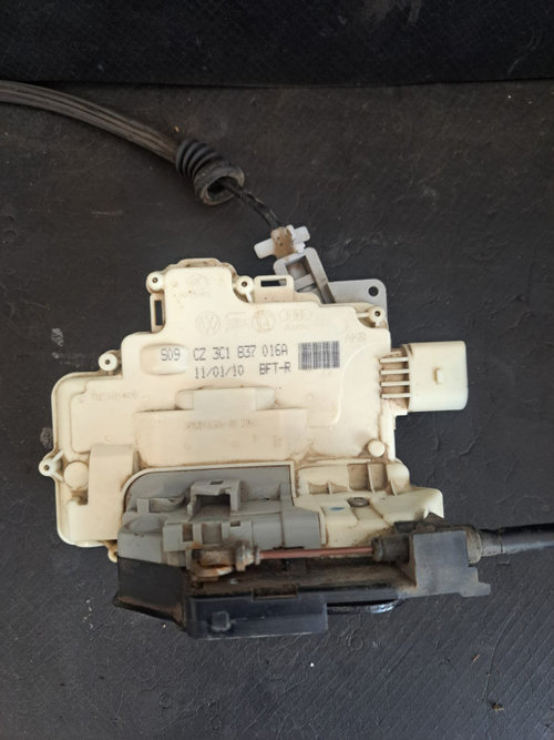 Broasca dreapta fata Vw Tiguan 4x4 2.0 DTI cod motor CBA an 2010 - COD 3C1837016A