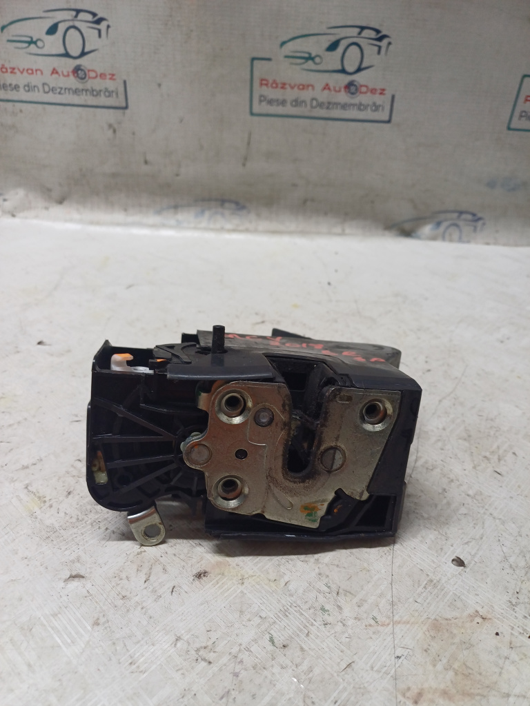 Broasca dreapta spate Dacia Logan Mcv 1.0 Benzina 2018, 825022281R