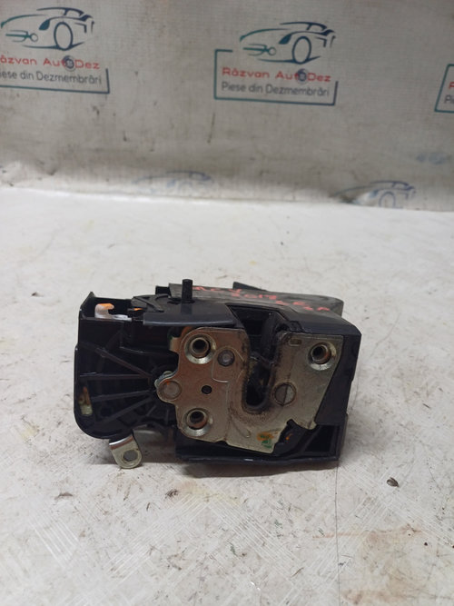 Broasca dreapta spate Dacia Logan Mcv 1.0 Benzina 2018, 825022281R