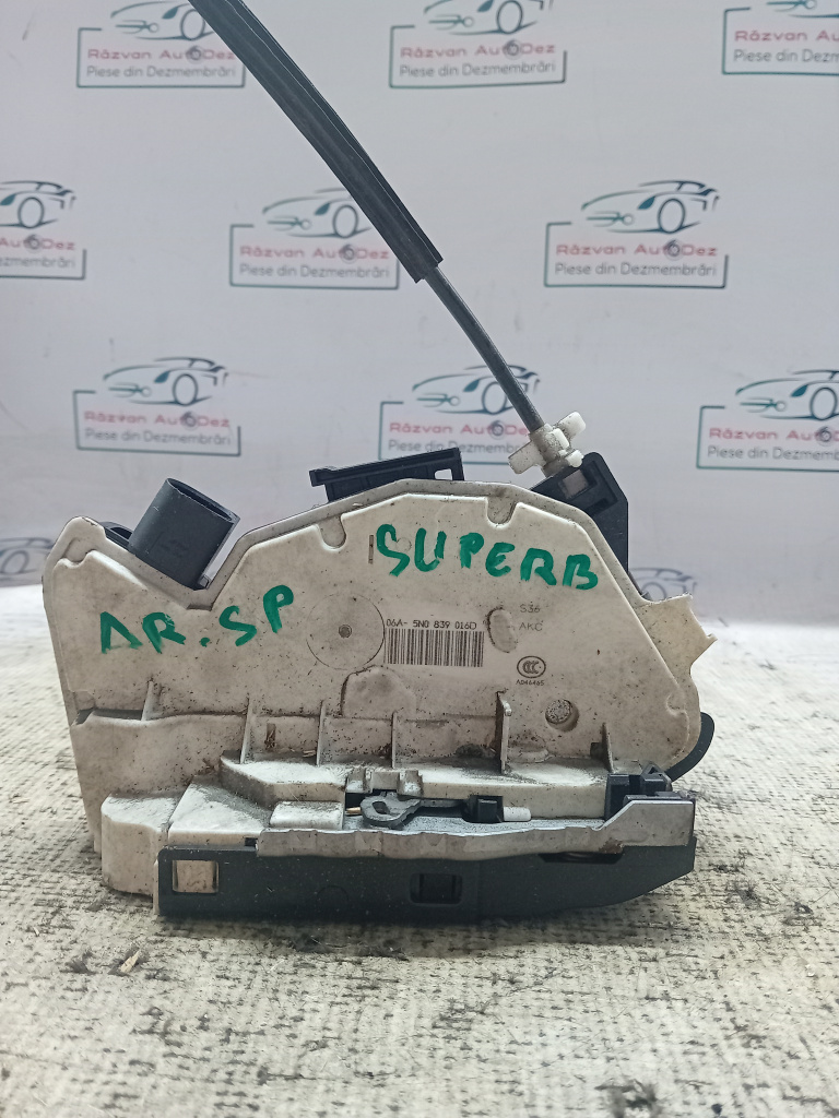 Broasca dreapta spate Skoda Superb 2 1990, 5N0839016D