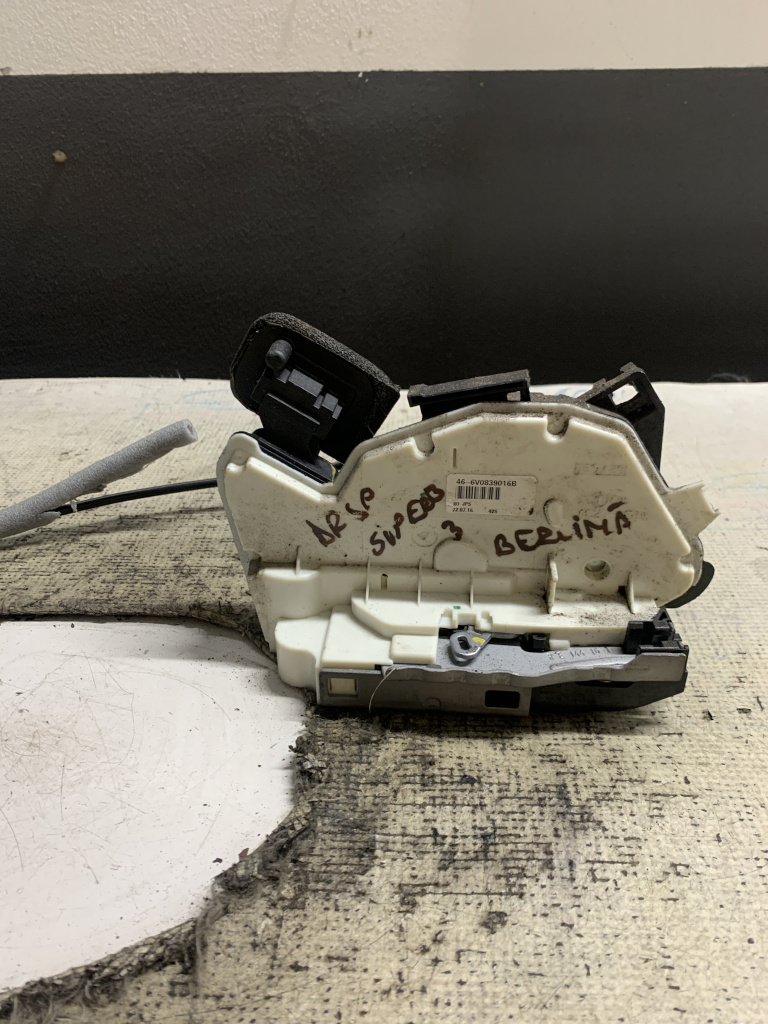 Broasca dreapta spate Skoda Superb 3 Berlina - Benzina 2016, 6V0839016B