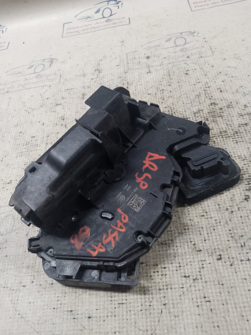 Broasca dreapta spate Volkswagen Passat B8 2015, 5TA839016D