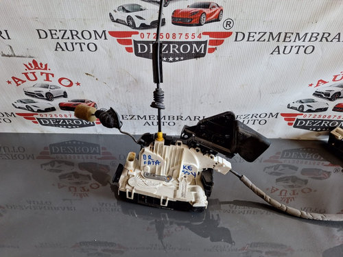 Broasca fata dreapta cu keyless entry A2047201035 Mercedes Clasa C Sedan (W204) 2.2 120 cai