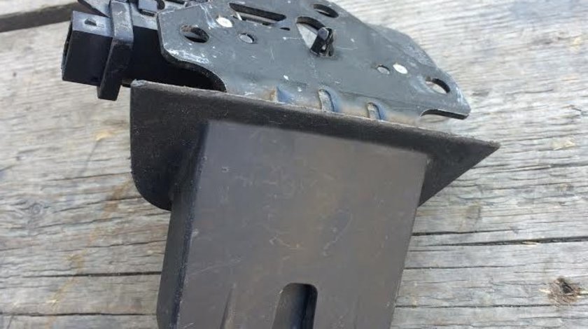 Broasca haion Audi A3 8P4827505C