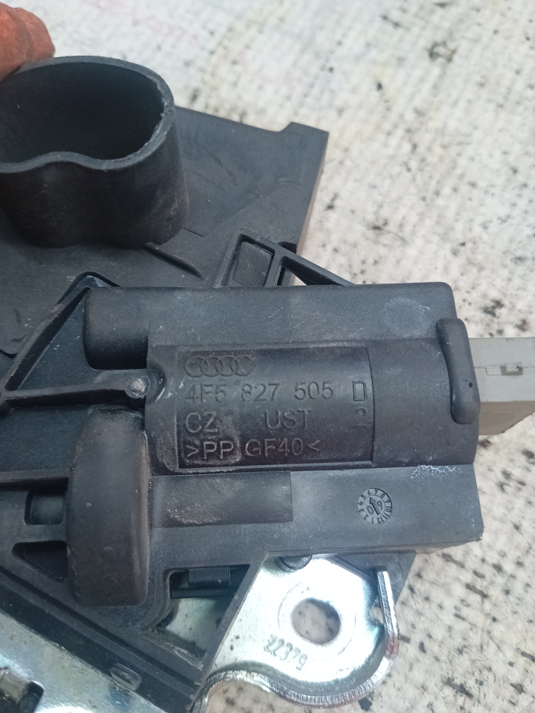 Broasca haion Audi A4, 4F5827505