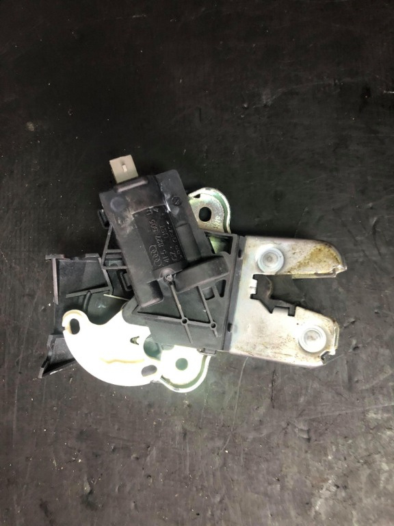 Broasca haion audi a4 b7 4f5827505