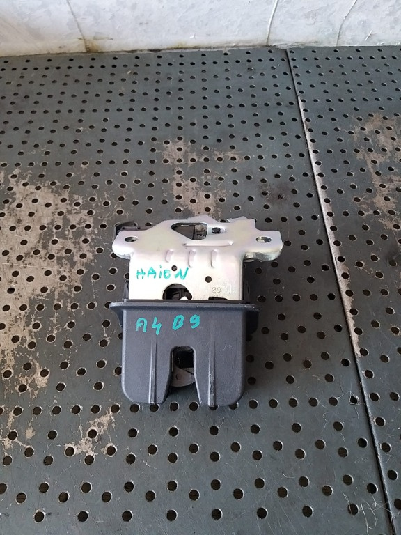 Broasca haion audi a4 b9 8w082750303s